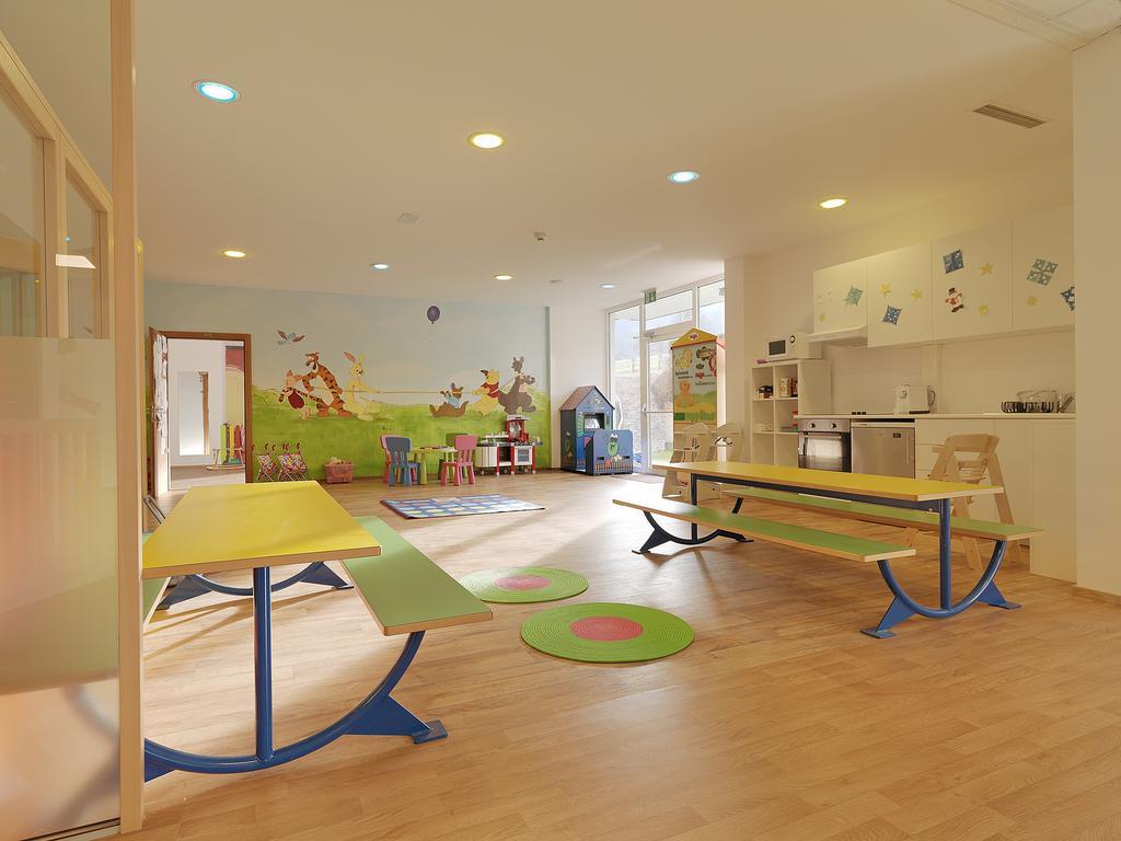 Alpina Zillertal . Family Lifestyle Kinderhotel Fügen Eksteriør bilde