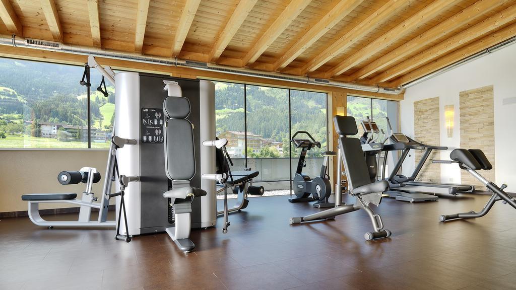 Alpina Zillertal . Family Lifestyle Kinderhotel Fügen Eksteriør bilde