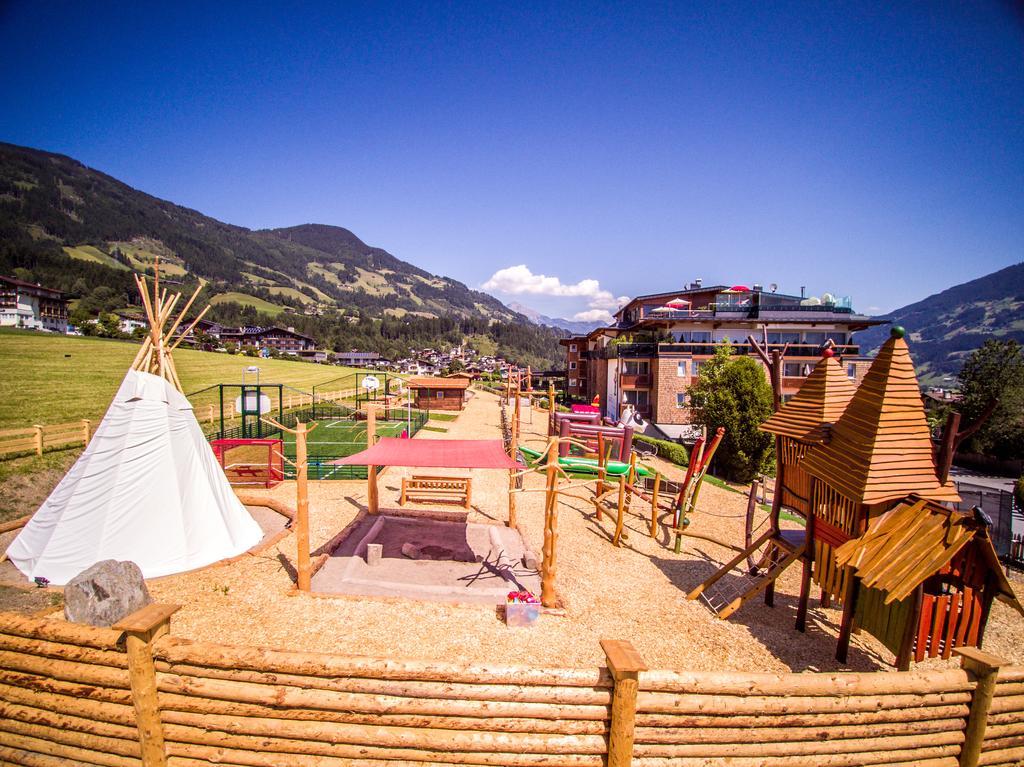 Alpina Zillertal . Family Lifestyle Kinderhotel Fügen Eksteriør bilde