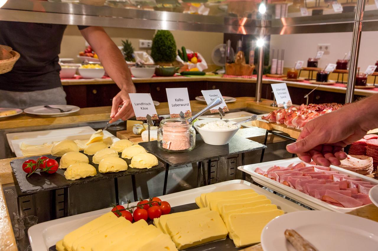 Alpina Zillertal . Family Lifestyle Kinderhotel Fügen Eksteriør bilde