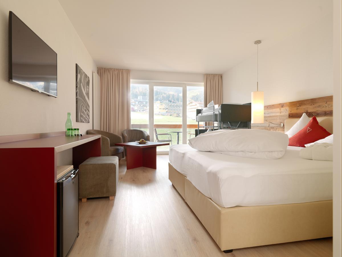 Alpina Zillertal . Family Lifestyle Kinderhotel Fügen Eksteriør bilde